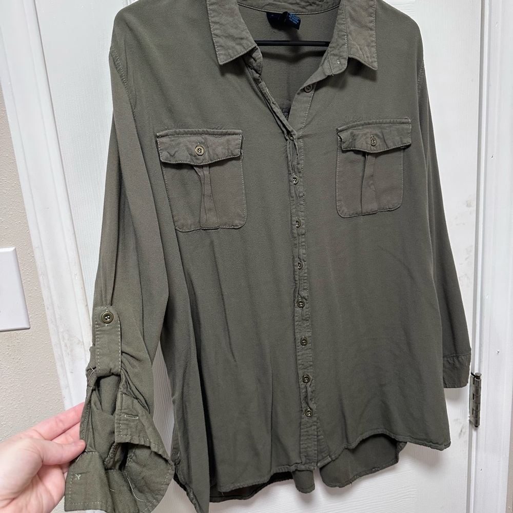 Rue 21+ Olive Green Button-Up Shirt GUC